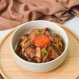 ข้าวหน้าเนื้อไข่ดอง Japanese shoyu grilled beef with rice