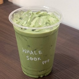 Cold whisk matcha latte