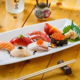 Kaze Sushi Mori A ซูซิรวม ( 7 คำ ) Chutoro, Akami, Hotate, Hamachi, Salmon, Hokkigai, Ikura