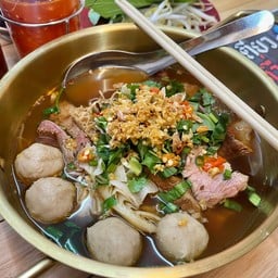 ก๋วยเตี๋ยวต้มแซ่บเนื้อ