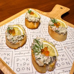 ขนมปังหน้าซอสทาร์ทาร์ปูมันปู