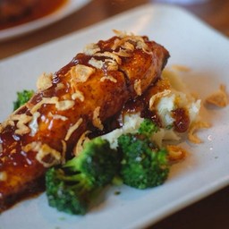 แซลมอนย่างซอสน้ำผึ้งกระเทียม