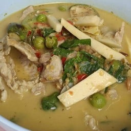 แกงเขียวหวานหมู+ยอดมะพร้าว