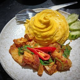 ข้าวพะแนงหมูกรอบ