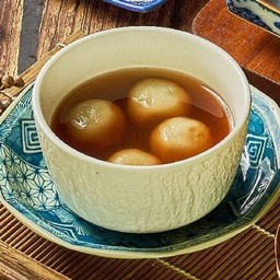 บัวลอยงาดำน้ำขิง