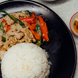 ผัดพริก+หอมใหญ่ ราดข้าว