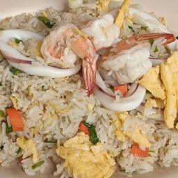 ข้าวผัดทะเลกล่องกลาง(กุ้งหมึก) ทาน 2 ท่าน