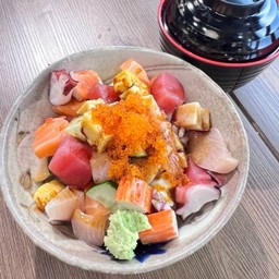 Bara Chirashi Don ข้าวหน้าปลาดิบรวมหั่นเต๋า