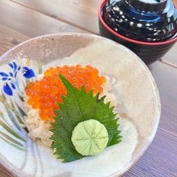 Ikura Don ข้าวหน้าไข่ปลาแซลมอน