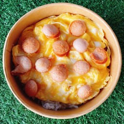 ข้าวไข่ข้นไส้กรอก