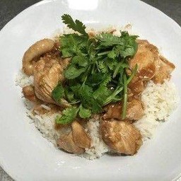 ข้าวเนื้อผัดกระทียม