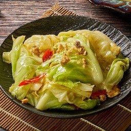 กะหล่ำปลีผัดปลาเค็ม