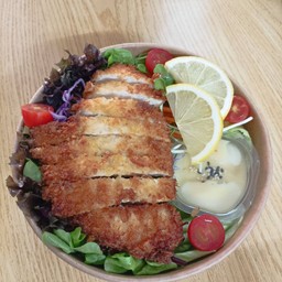 สลัดผัก อกไก่ทอด