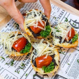 ขนมปังหน้าซอลเห็ดทรัฟเฟิล