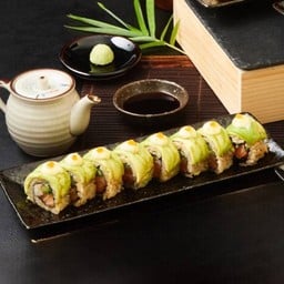 Dragon roll โรลอะโวคาโดไส้แซลมอน