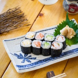 Ebi Maki ข้าวห่อไส้กุ้งต้ม