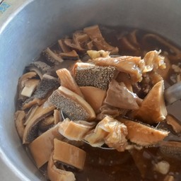 ก๋วยเตี๋ยวลูกชิ้นแชมป์ (ต้มพุง) บ้านตะคองเก่า