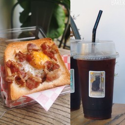 ขนมปังไข่เบคอนอบ+เครื่องดื่ม