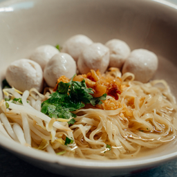 ก๋วยเตี๋ยวลูกชิ้นหมู