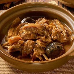 เนื้อตุ๋นและเอ็นหม้อดิน