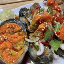 ยำปูไข่ดอง ไข่แน่นๆ ยำแซ่บๆเลยจ้า(2ตัว)