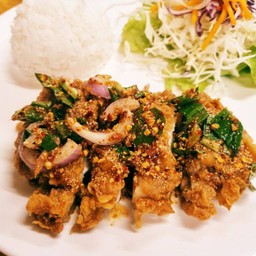 ข้าวลาบไก่ทอด