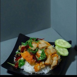 กะเพราหมูกรอบ