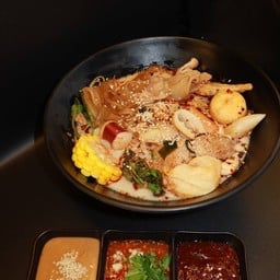 [อร่อยซ่ากับโค้ก] เหลาหม่าล่าทั่งซุปนัวร์ +  โค้ก ออริจินัล (กระป๋อง) 