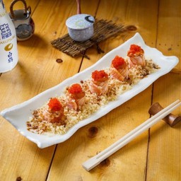 Salmon Mentai Roll โรลแซลมอนราดซอสเมนไทโกะ