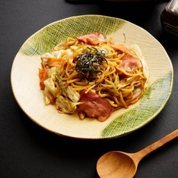 Yaki Soba ผัดยากิโซบะไก่