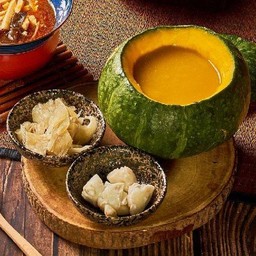 ซุปฟักทองหูฉลามเนื้อปู