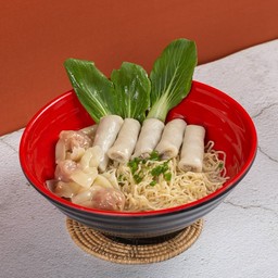 บะหมี่เกี๊ยวลูกชิ้นปลาม้วน