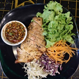 ไก่อบพริกไทยดำ น้ำจิ่มแจ๋ว