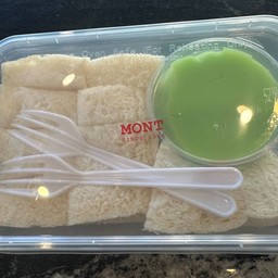 ขนมปังนึ่ง+สังขยาใบเตย