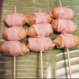 เบคอนพันไส้กรอก (หม่าล่า)