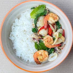 กะเพราทะเลราดข้าว