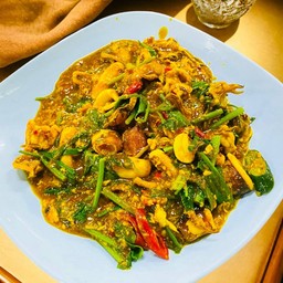 ปลาหมึกผัดผงกาหรี่