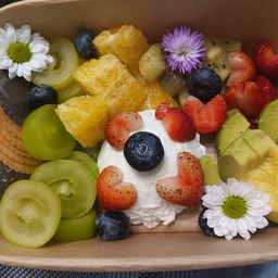 83ฟรุ๊ต(ผลไม้สด&กรีก โยเกิร์ต)