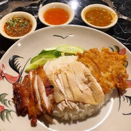 ข้าวมันไก่ 3 สหาย (ไก่ทอด ไก่ต้ม ไก่ย่าง)