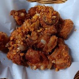 ซีโครงทอดกระเทียม