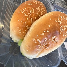 ขนมปังไส้สังขยาใบเตย ( สีเขียว )