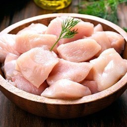 เนื้อกไก่หั่นชิ้น 100 กรัม