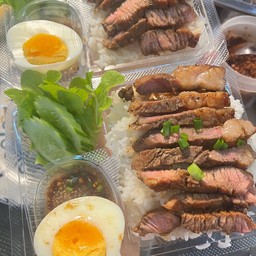 ข้าวเนื้อย่างจิ้มแจ่ว