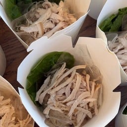 หมี่ไก่ฉีก ครัวแม่มด
