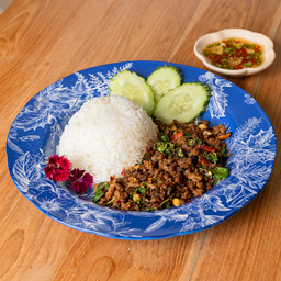 ข้าวกะเพราเนื้อบด Stir-Fried Minced Beef and Basil with Rice Pork