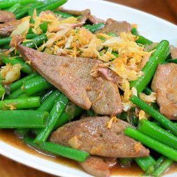 ผัดดอกหอมราดข้าว