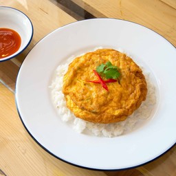 ข้าวไข่เจียว ซอสพริก พร้อมน้ำซุป