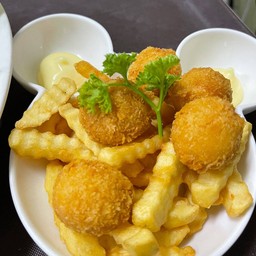 ชีสบอลเสิร์ฟพร้อมเฟรนฟราย