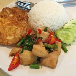 ข้าวกะเพราปลาดอลลี่ (ไม่มีไข่ดาว)