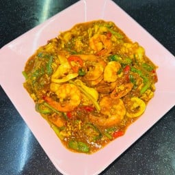กุ้ง-ปลาหมึกผัดผงกาหรี่
